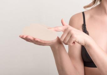 Brustimplantat wechseln? Vier Gründe, wann Sie sich dafür entscheiden sollten